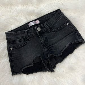 No Boundaries cutoff shorts